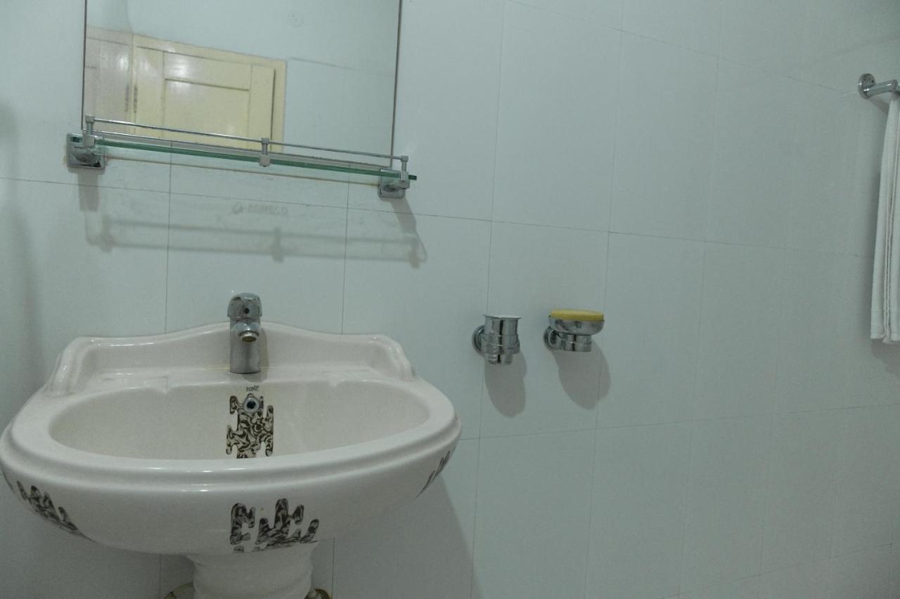 Hotel Earl Grey Jorhat Bagian luar foto