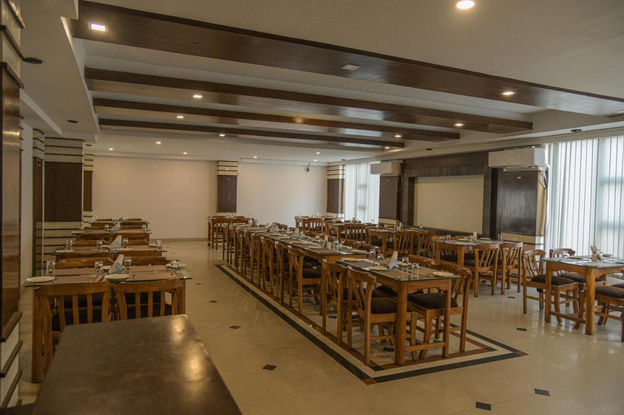 Hotel Earl Grey Jorhat Bagian luar foto