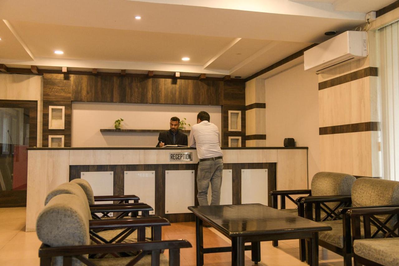 Hotel Earl Grey Jorhat Bagian luar foto