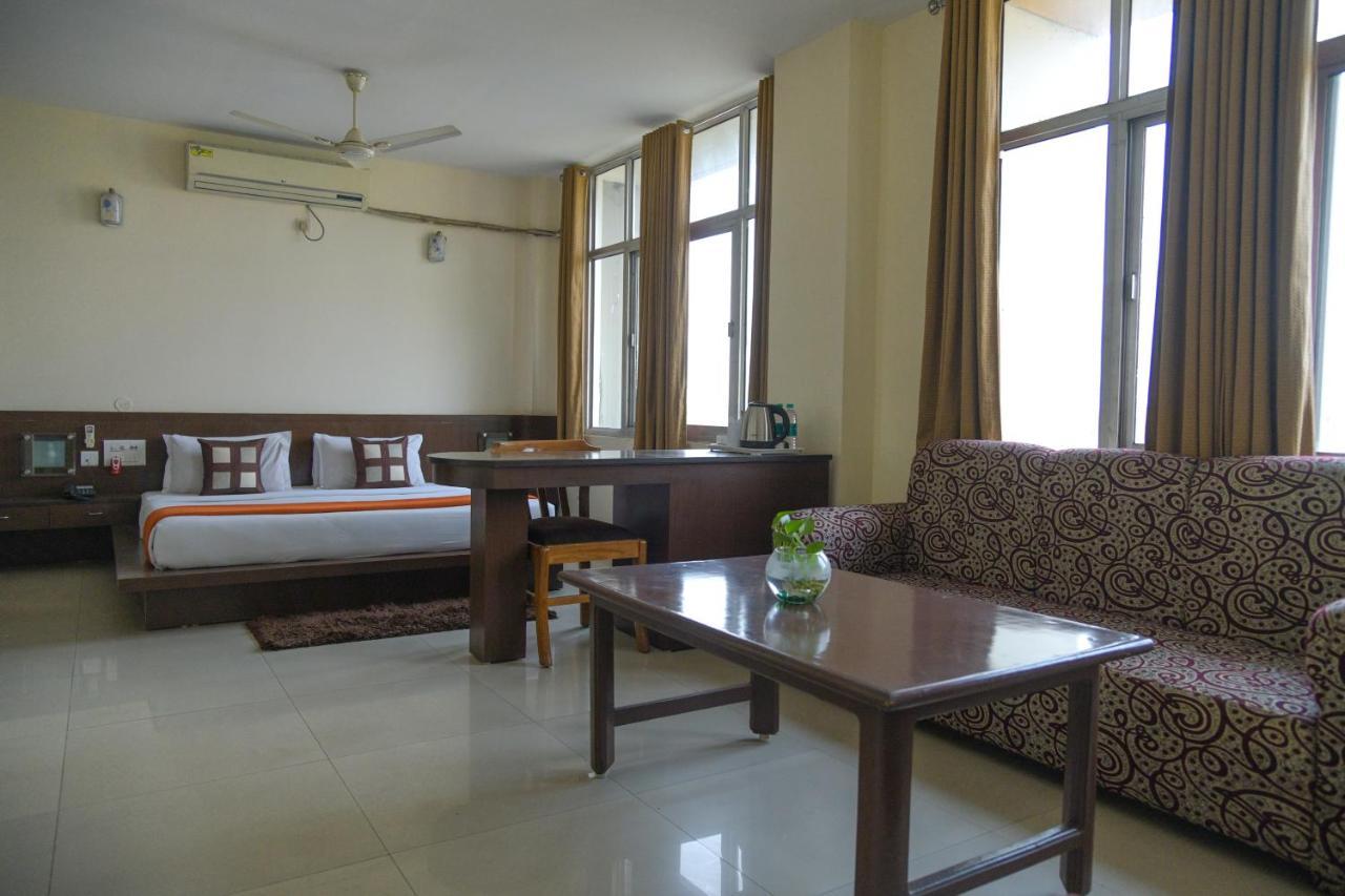 Hotel Earl Grey Jorhat Bagian luar foto