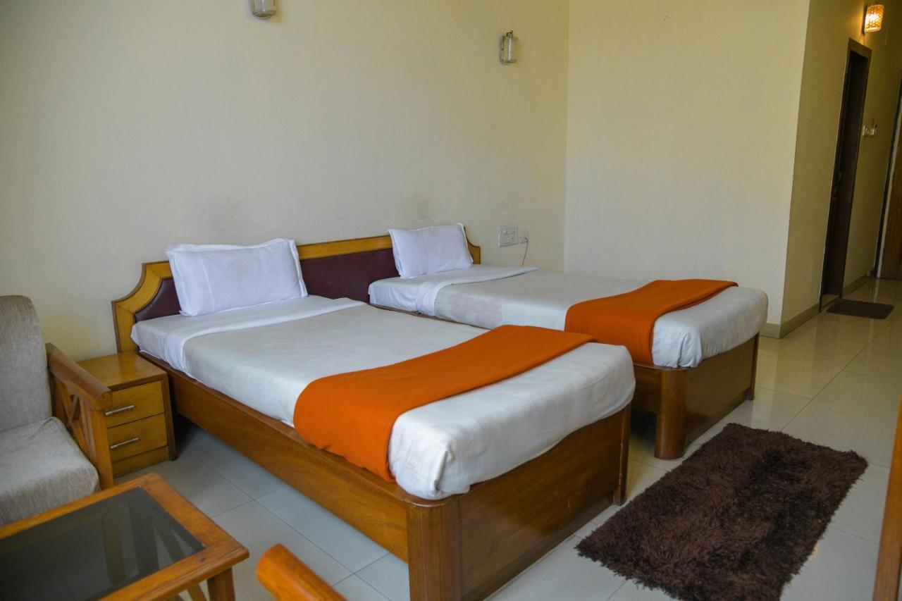Hotel Earl Grey Jorhat Bagian luar foto