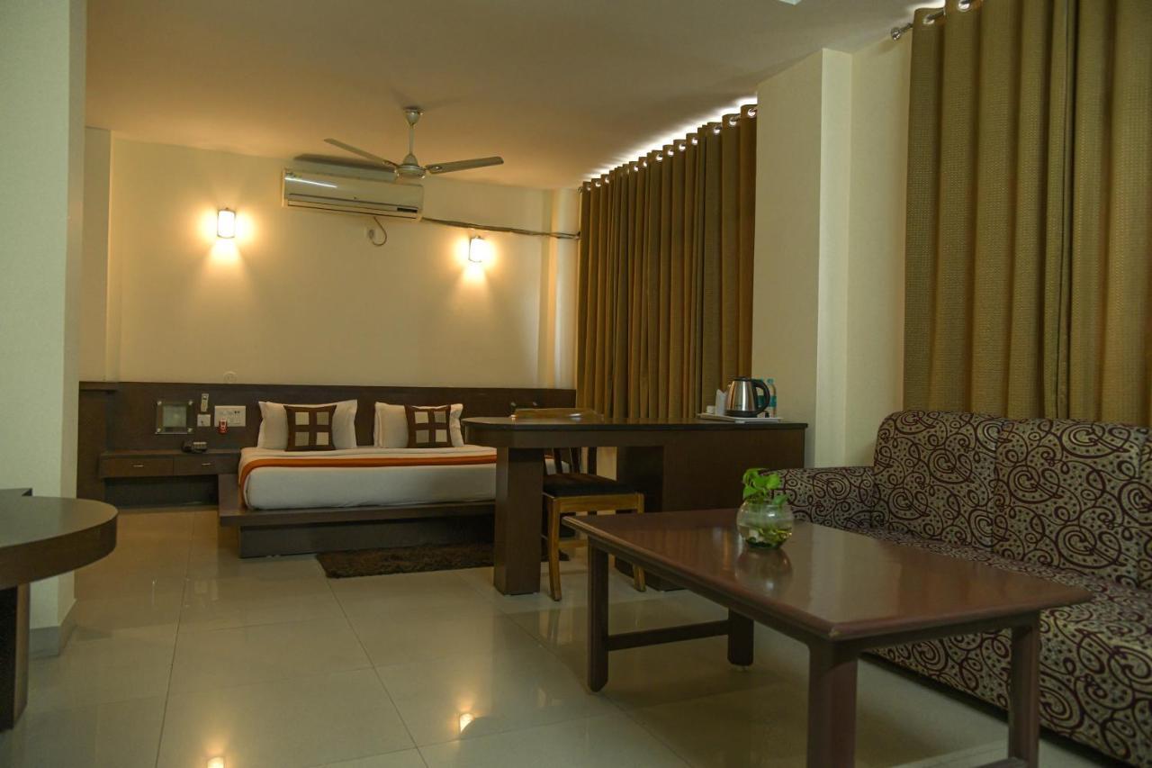 Hotel Earl Grey Jorhat Bagian luar foto