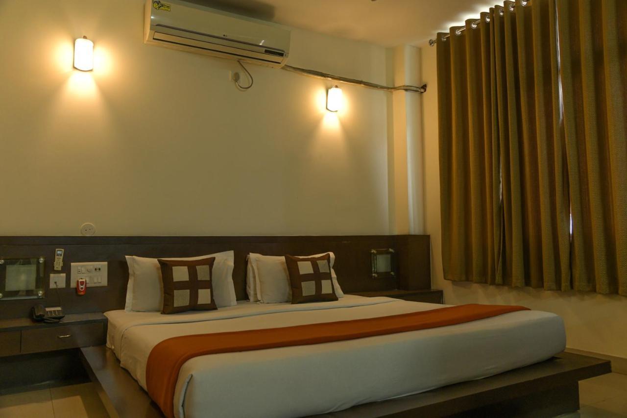 Hotel Earl Grey Jorhat Bagian luar foto