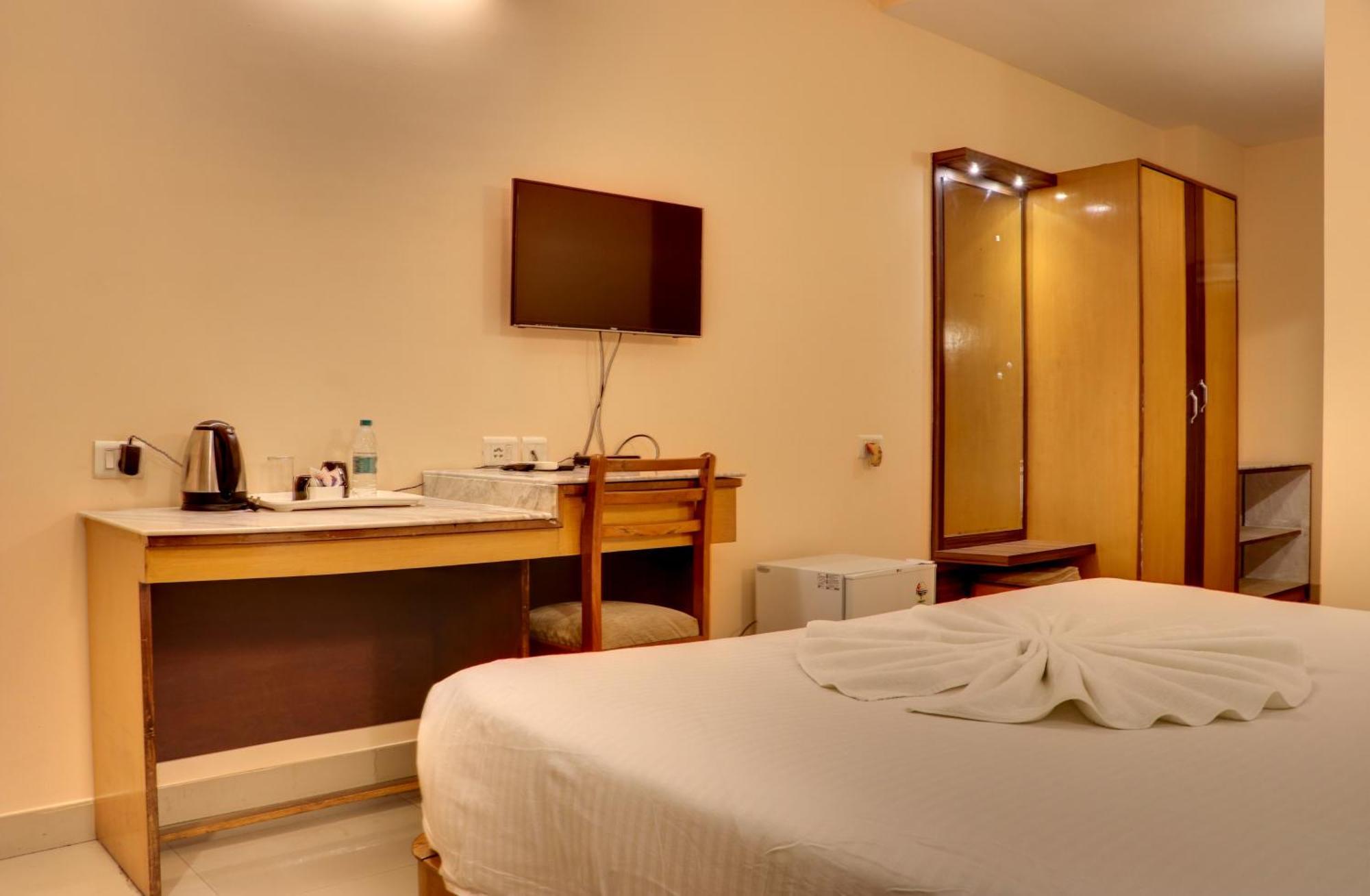 Hotel Earl Grey Jorhat Bagian luar foto