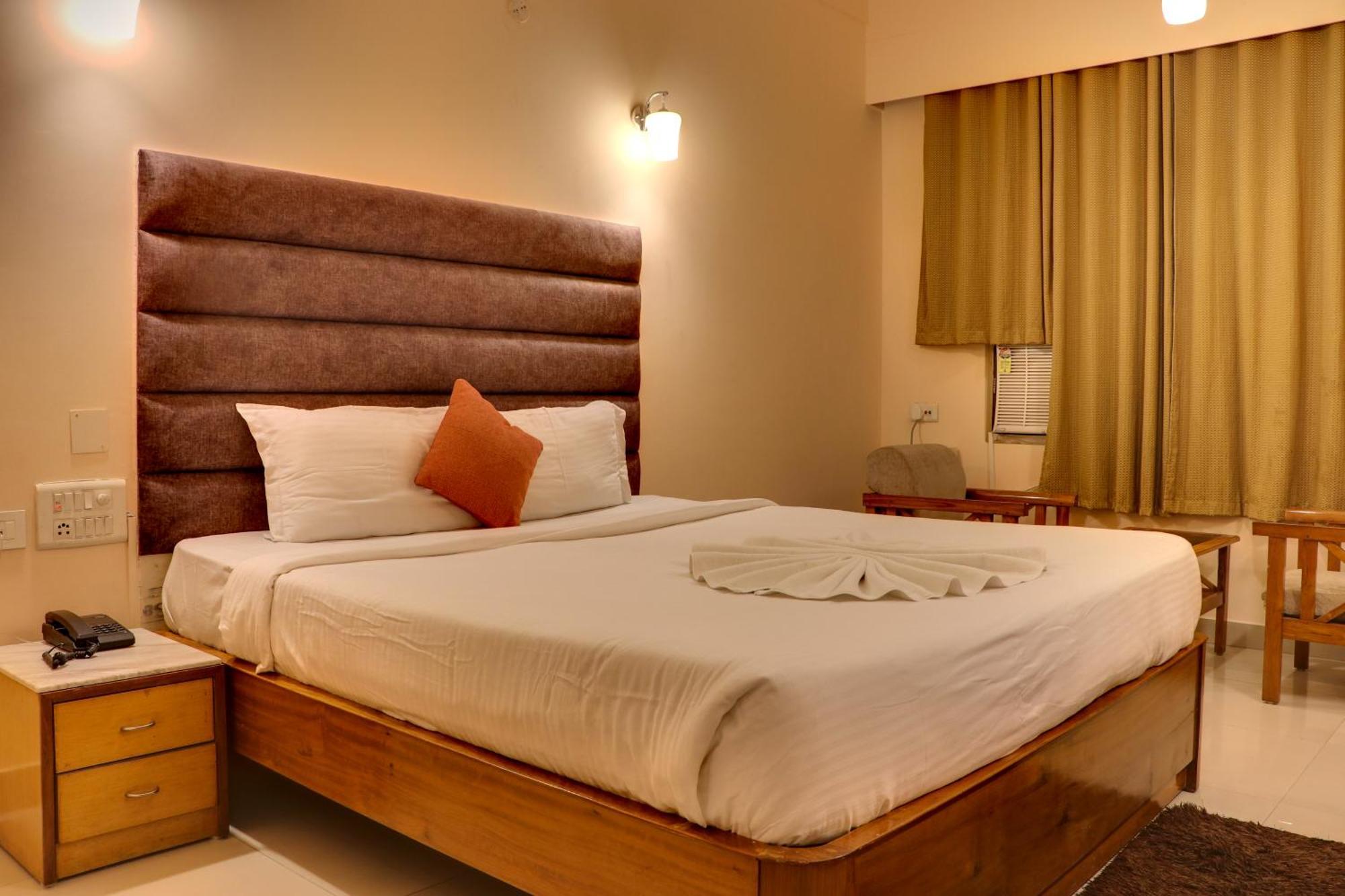 Hotel Earl Grey Jorhat Bagian luar foto