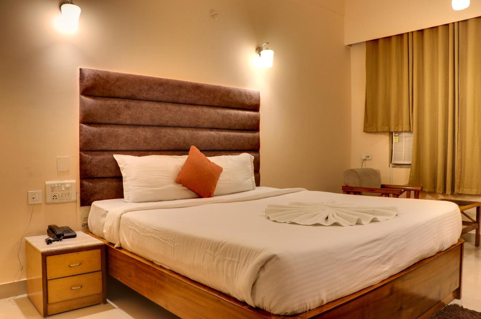Hotel Earl Grey Jorhat Bagian luar foto