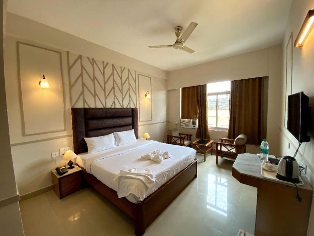 Hotel Earl Grey Jorhat Bagian luar foto