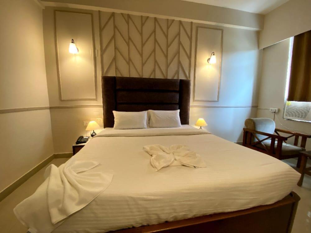 Hotel Earl Grey Jorhat Bagian luar foto