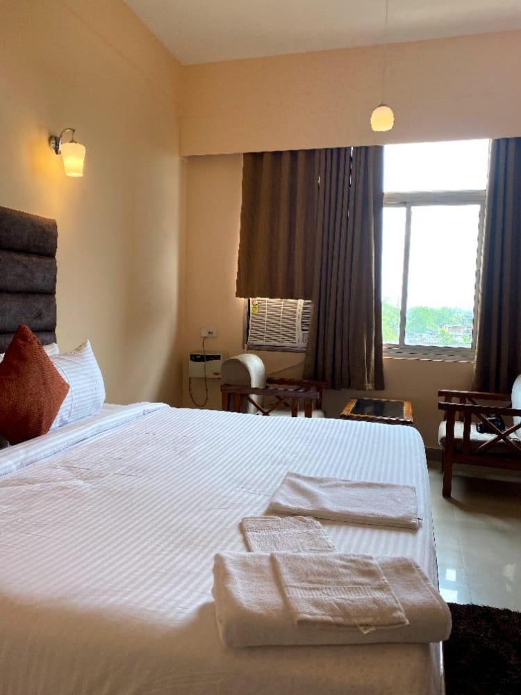 Hotel Earl Grey Jorhat Bagian luar foto