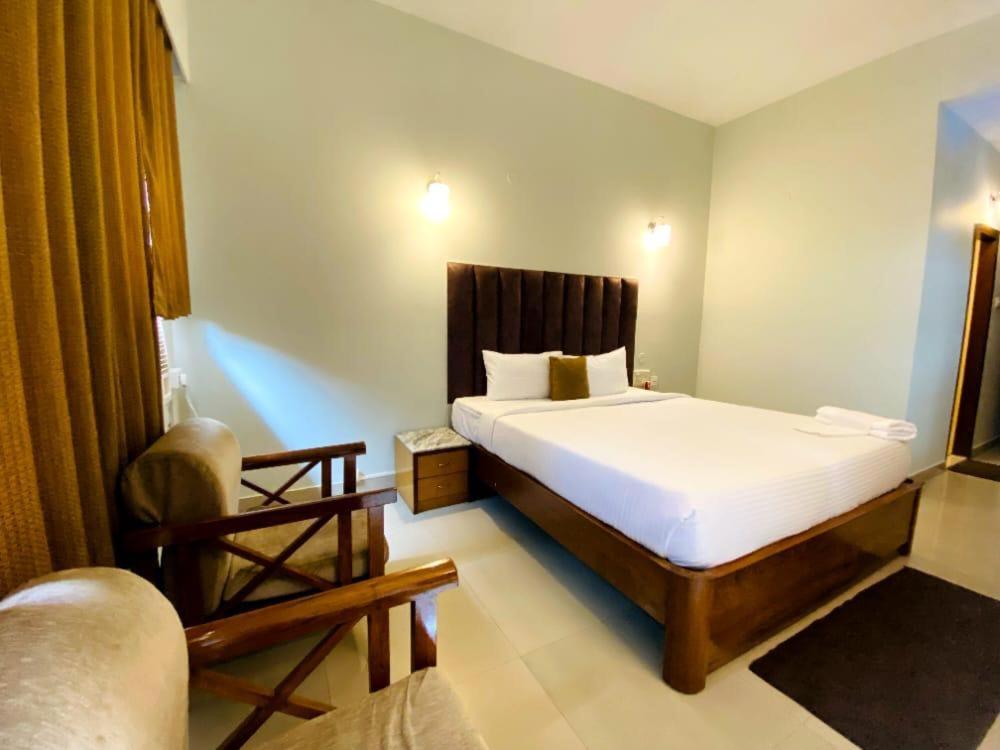 Hotel Earl Grey Jorhat Bagian luar foto