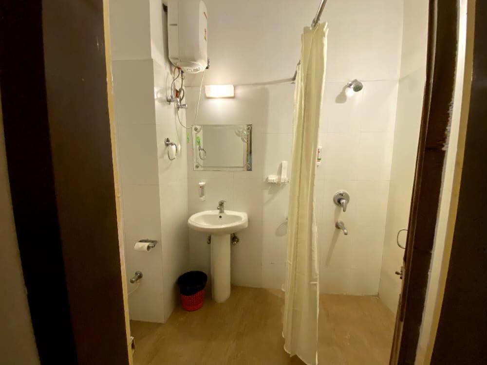 Hotel Earl Grey Jorhat Bagian luar foto