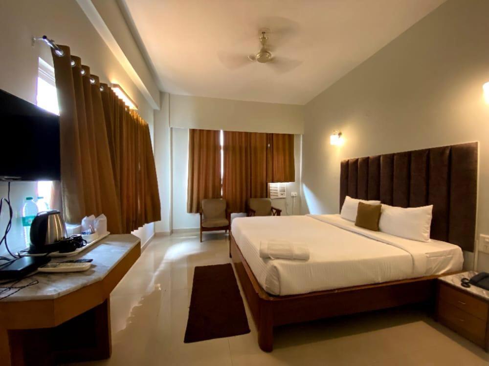 Hotel Earl Grey Jorhat Bagian luar foto